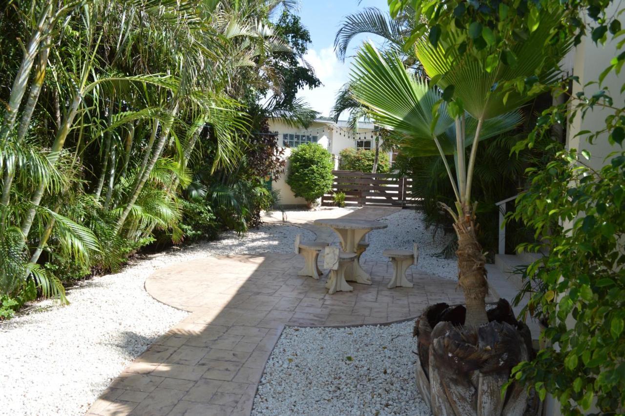 Bananas Apartments Adults Only Palm Beach Luaran gambar